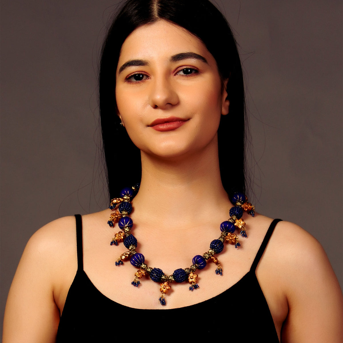 Nazy Thread Necklace