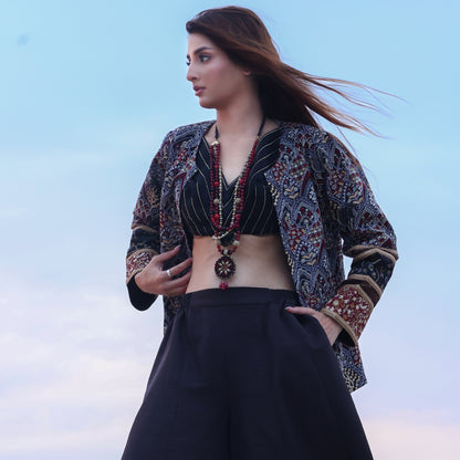 EMBROIDERED BLACK JACKET