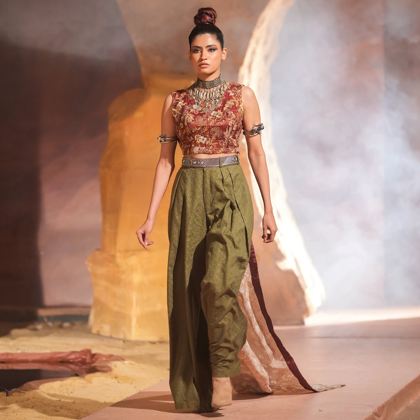 MAROON NAKHLISTAN CHOLI