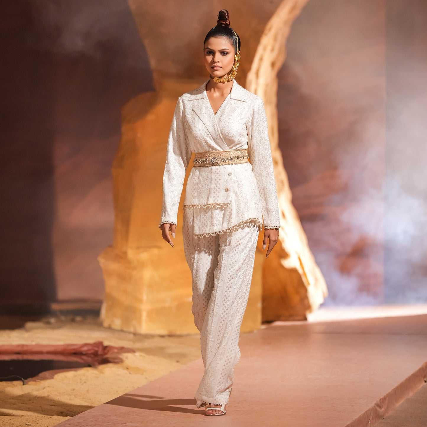 NAKHLISTAN SEQUENCE OFFWHITE