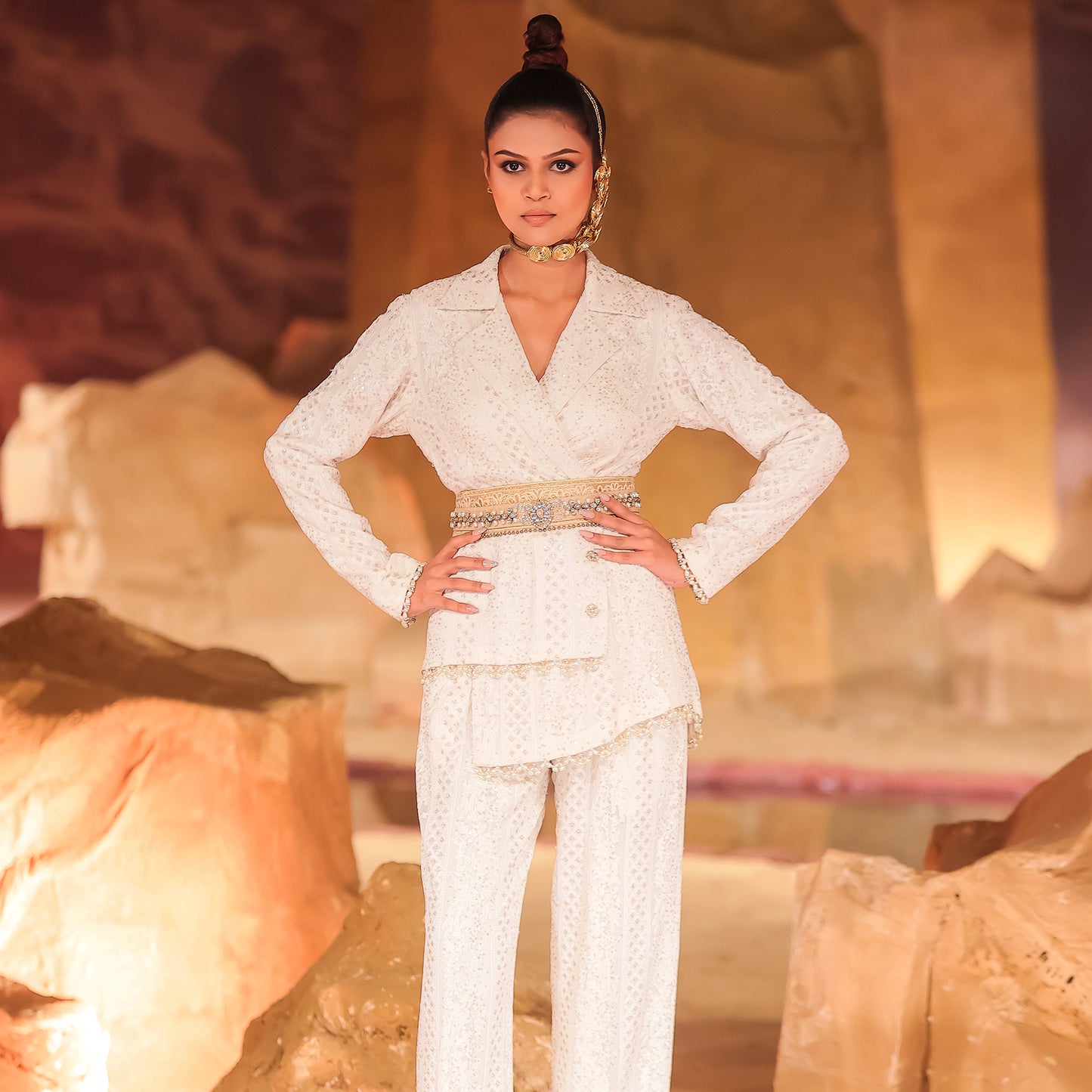 NAKHLISTAN SEQUENCE OFFWHITE