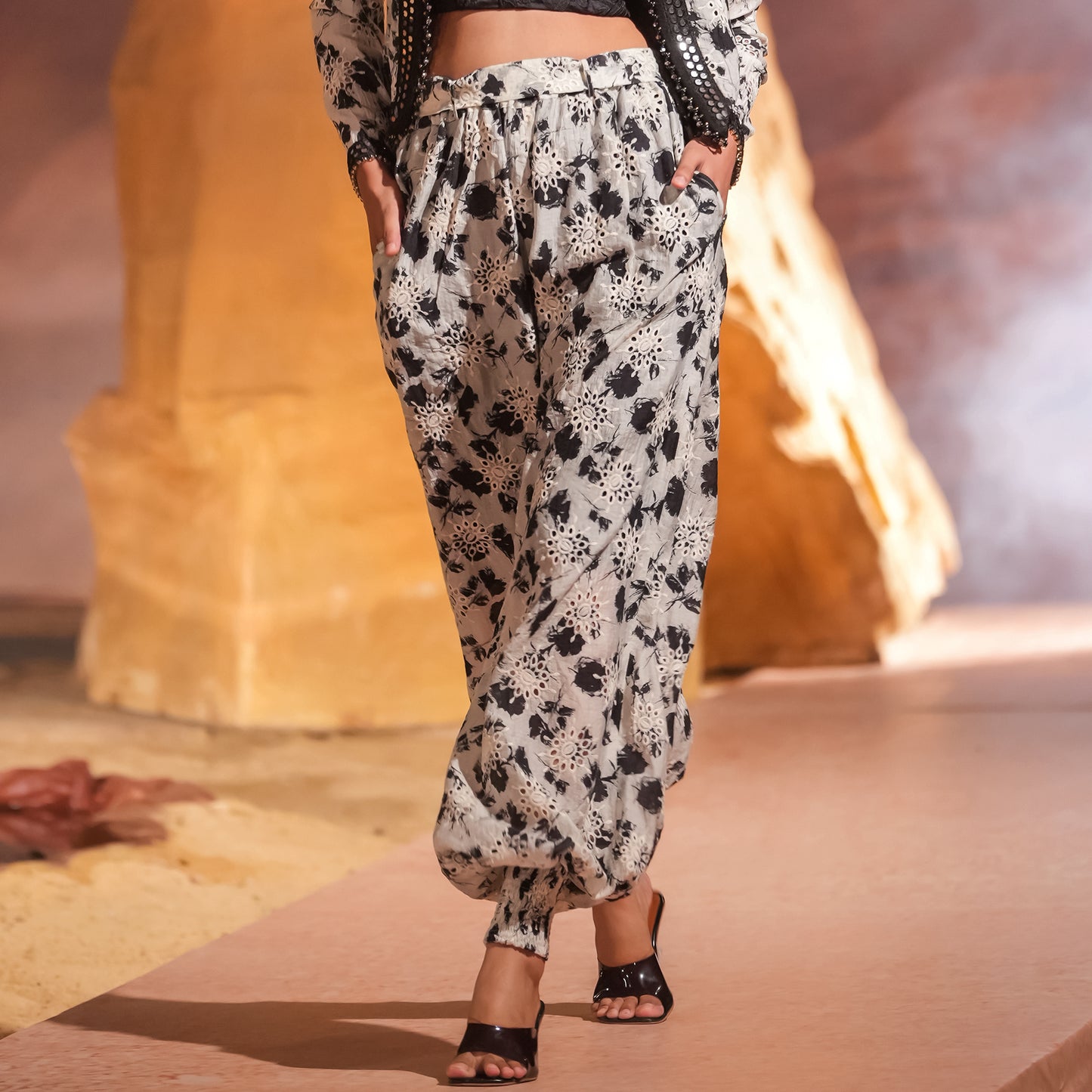 NAKHLISTAN BLACK/WHITE FUSION TOP & TROUSERS