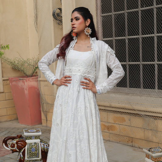 NAKHLISTAN WHITE JACKET AND SARONG SET