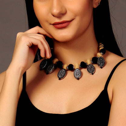 Aazar Thread Necklace