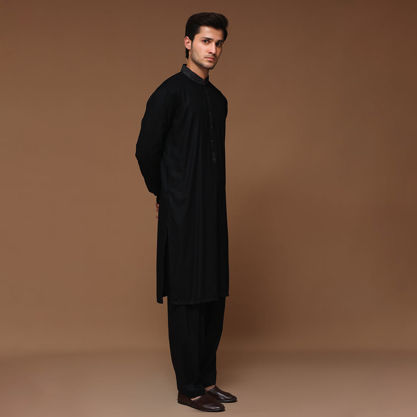 Ayuthia Emb Tap Shoe Slim Suit