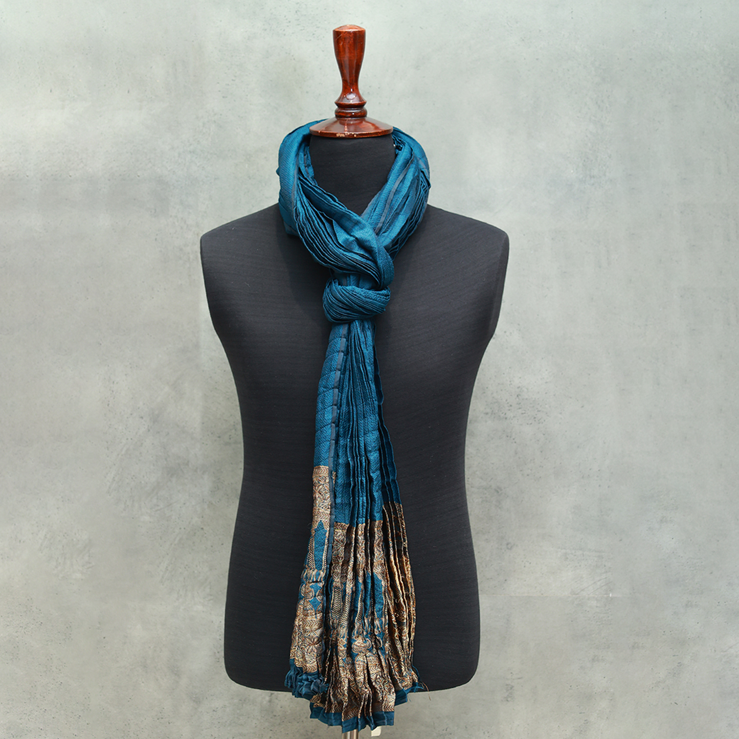 Jamawar Deep Dive Stole