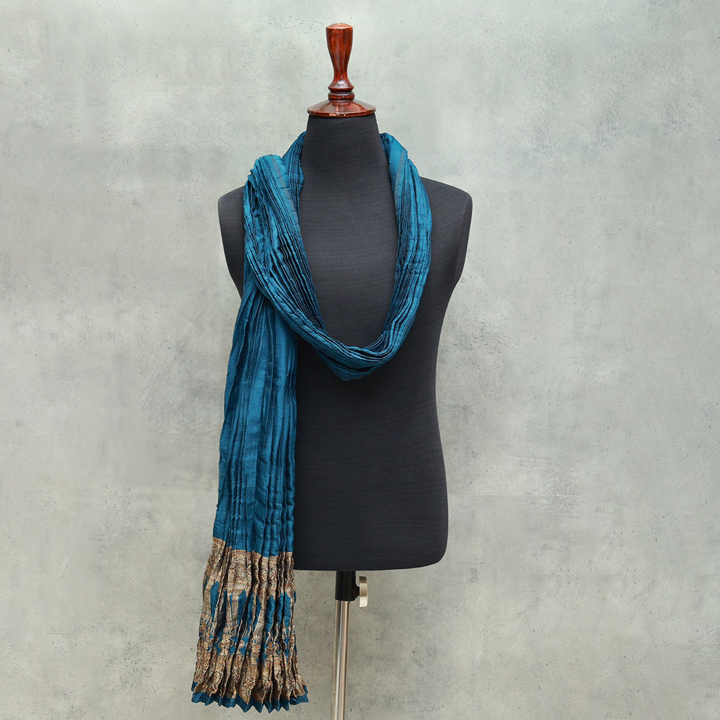 Jamawar Deep Dive Stole