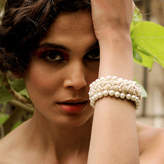 Inaya Thread Bracelet