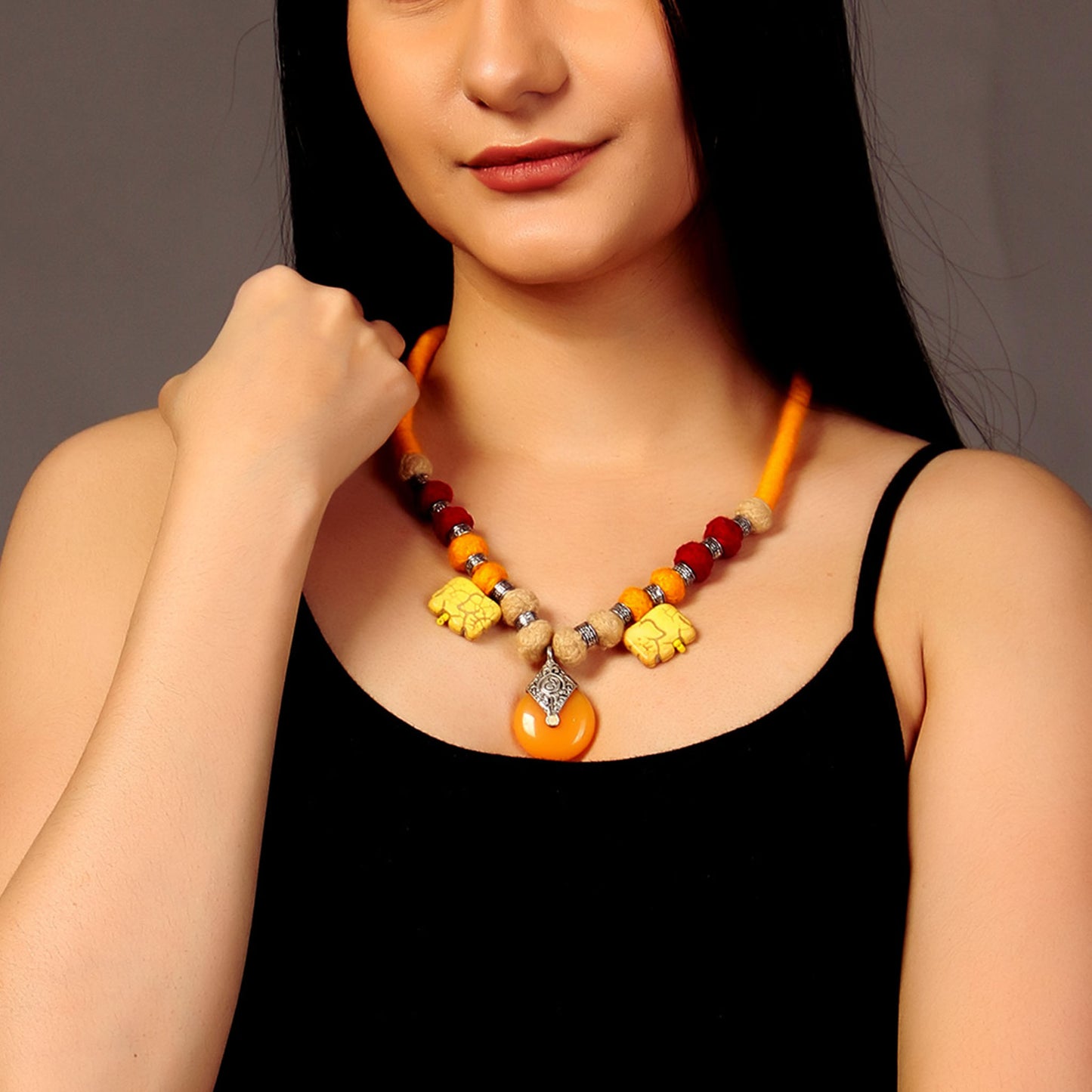 Kinaaz Thread Necklace