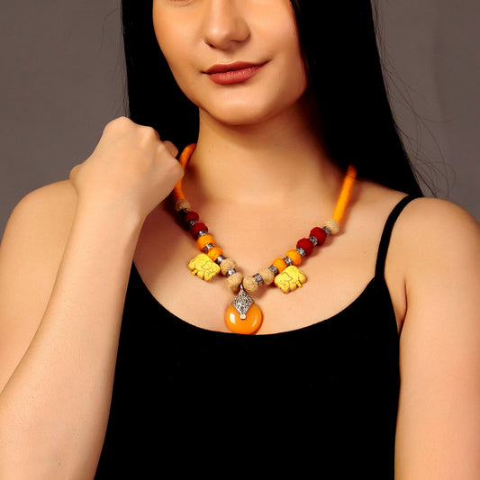 Kinaaz Thread Necklace