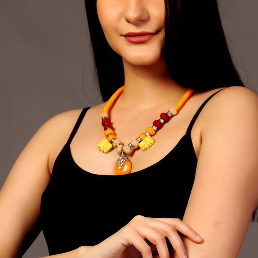 Kinaaz Thread Necklace
