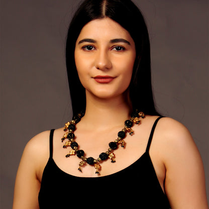 Nazy Thread Necklace