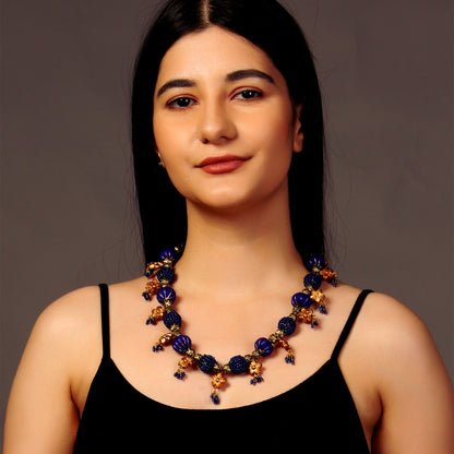 Nazy Thread Necklace