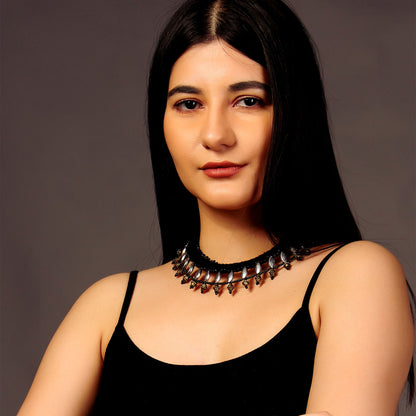 Qandhara Thread Necklace