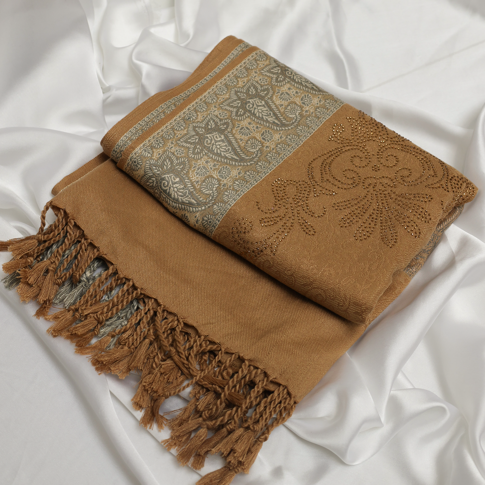 Woman wearing a Khaki and gray patterned Shawl 